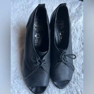 Jeffrey Campbell platform size 9